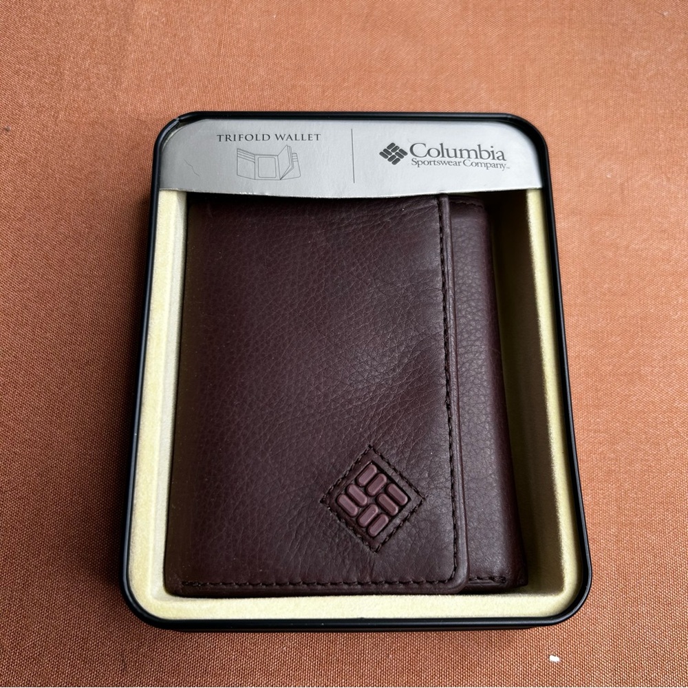 NIB Columbia Leather Trifold Brown Wallet